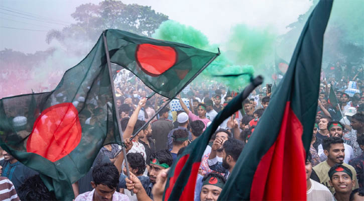 জুলাই গণঅভ্যুত্থান দিবসে মানিক মিয়ায় জনতার ঢল